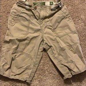 Kaki knee length shorts with multiple pockets